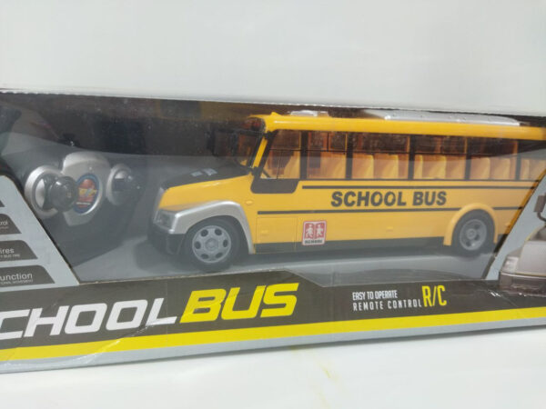 Հեռակառավող դեղին ավտոբուս School bus