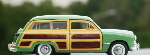 Մետաղյա մեքենա Ford Woody Wagon