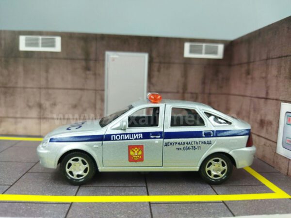 Մետաղյա մեքենա ոստիկանական մոխրագույն