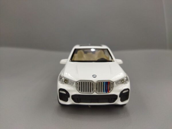 Մետաղյա մեքենա սպիտակ BMW X5