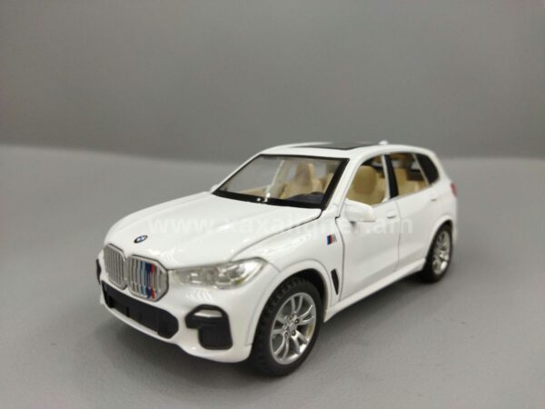 Մետաղյա մեքենա սպիտակ BMW X5