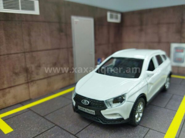 Մետաղյա մեքենա սպիտակ Lada Vesta