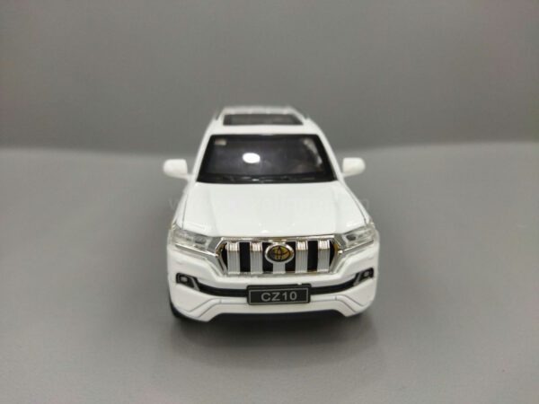 Մետաղյա մեքենա սպիտակ Toyota Prado 200