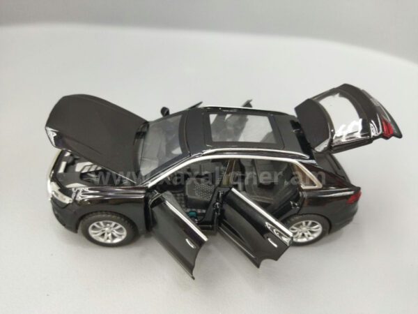 Մետաղյա մեքենա սև աուդի Audi Q8