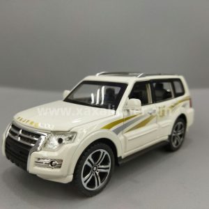 Մետաղյա մեքենա սպիտակ Mitsubishi pajero