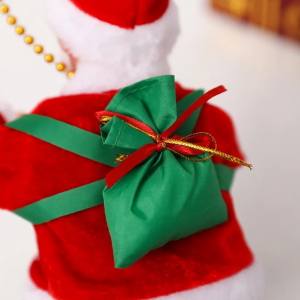 Ոսկեգույն շղթայի վրա մագլցող ձմեռ պապիկ