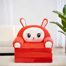 Փափուկ մանկական բազկաթոռ-մահճակալ (3-ը 1-ում) գայլ Ձեր փոքրիկի սիրելի անկյունը կարող է դառնալ այս հարմարավետ ու խաղալիքային տեսքի բազկաթոռը, որը հեշտությամբ վերածվում է մահճակալի։ Պատրաստված է փափուկ, որակյալ և անվտանգ նյութերից՝ ապահովելով հարմարավետություն խաղալու համար։ ✨ Հատկություններ՝ 3-ը 1-ում՝ բազկաթոռ ստիչ, բազկաթոռ և բացվող մահճակալ Բարձրորակ, փափուկ և հաճելի շփման մակերես Գունեղ դիզայն Թեթև է և հեշտ տեղափոխվող, հարմար է մանկական սենյակի, խաղասենյակի կամ ճանապարհորդության համար Լվացվող և դիմացկուն նյութեր| Պատրաստված է կտորց,սպունգից և սինտեպոնից։ Մինչև 5 տարեկան փոքրիկների համար։